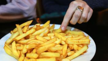 Suena raro pero los científicos lo avalan: las patatas fritas robadas saben un 40% mejor que las de tu propio plato
