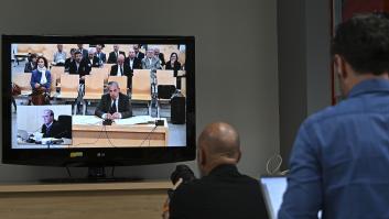 Pantalla en la sala de prensa muestra a Jordi Pujol Ferrusola declarando ante el juez.