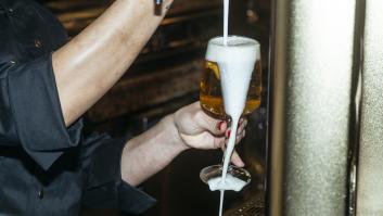 Pide una caña en un bar de Madrid y lo que le sirven provoca casi 1.000 comentarios al instante