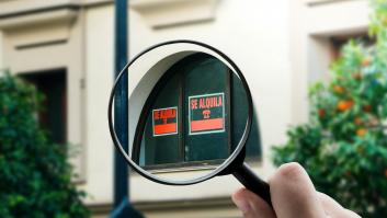 Carteles de 'Se Alquila' en una vivienda