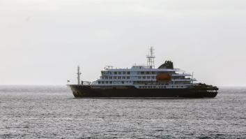 La pelea sanitaria y diplomática por los pasajeros del 'crucero del hantavirus': tres afectados a Países Bajos y el resto ¿a Canarias como quiere la naviera?