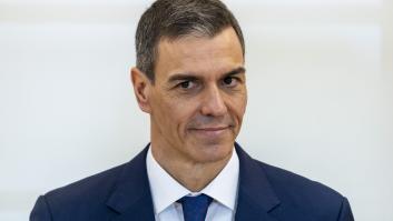 Sánchez muestra la carta que le han enviado dos alumnos de un instituto de Pamplona y les responde
