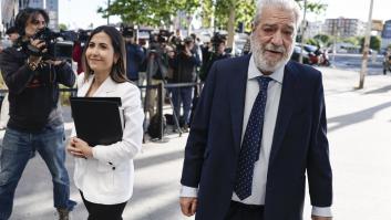Miguel Ángel Rodríguez dice que fue un "vecino enfadado" quien le pasó la foto de los dos periodistas de El País
