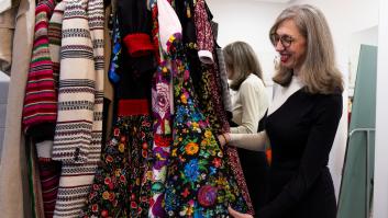 Así se vive San Isidro en un taller del centro de Madrid: "Vestirse de chulapa no debería tener ideología"