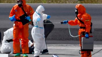 EEUU confirma un "positivo leve" y otro con síntomas, mientras España matiza que es "no concluyente"