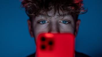 9 de cada 10 españoles está a favor de sacar a los menores de las redes sociales: "Basta de apps que nos mantienen enganchados"