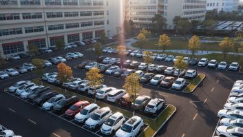 "Si alguien aparca un SUV en la calle, el espacio público se da por perdido; pero si pedimos un carril bici, el escándalo es enorme": la paradoja de los coches cada vez más grandes