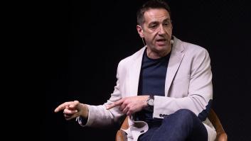 Emilio Delgado quiere prohibir la "turra sectaria" de los evangélicos en el Metro, uno de ellos le responde y él no puede evitar saltar