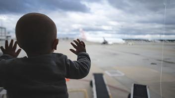 Se van de vacaciones a Alicante y al volver a Reino Unido vetan la entrada a su bebé de 11 meses: "Es ridículo"