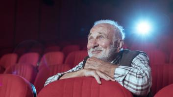 Ya ha entrado en vigor en España, lo confirma el BOE: los mayores de 65 años tendrán un año más de cine por 2 euros para frenar la caída de espectadores⁠