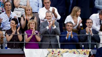 Felipe VI va a Las Ventas en San Isidro y llama la atención quién está sentada un poco más arriba