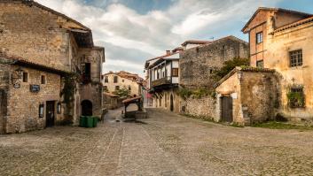 4.200 vecinos y un millón de visitantes al año: el plan de Santillana del Mar para evitar morir de éxito turístico