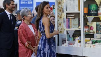 Esta escena de la reina Letizia en la Feria del Libro está dando que hablar: hay quien dice que a Ayuso no le habrá gustado nada