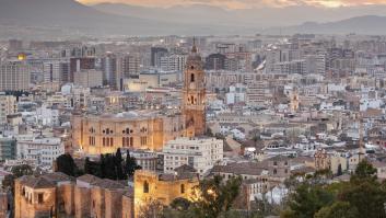 Málaga lanza una campaña turística invocando la ciudad "de verdad" y muchos vecinos estallan: "Promovéis la gentrificación masiva"