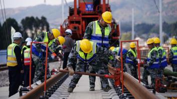 China reduce un viaje de siete horas a 90 minutos en 9 horas de trabajo: movilizaron a más de 1.000 trabajadores