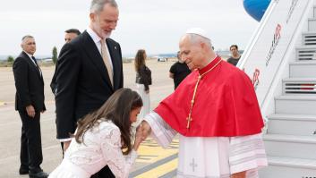La razón de la reverencia de la reina Letizia al papa León XIV cinco días después de la polémica con Charlene de Mónaco