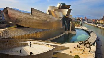 "Están ocupando todo, que vas a la plaza y no te dejan ni ver nada": el debate sobre el turismo llega a las calles de Bilbao