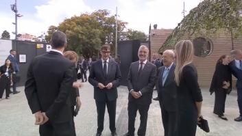 Hay que afinar el oído para escuchar lo que dicen Pedro Sánchez y Begoña Gómez a Illa y Armengol en este momento