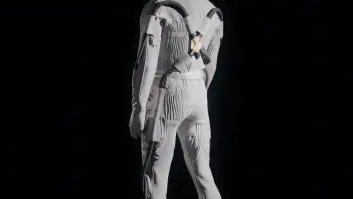 Prada vuelve a la Luna con la NASA: este es el mono refrigerado que vestirán los astronautas del Artemis bajo el traje espacial