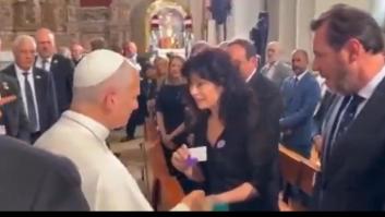 El simbolismo que hay tras el regalo que le hizo la ministra de Igualdad al papa León XIV