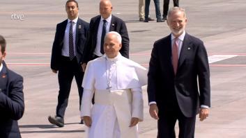Risas entre Felipe VI y León XIV por lo que ocurre cuando iba a coger su avión de vuelta a Roma