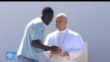 El gesto de un joven migrante con León XIV en Canarias que no para de compartirse