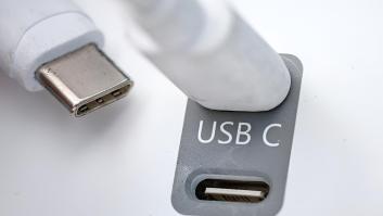 El cable USB-C se conecta sin problemas, pero en realidad tiene una orientación específica: solo de esta manera se consigue toda la potencia