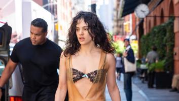 Transparencias, taconazos y un tutú: Rosalía viste su 'look' más arriesgado en las calles de Nueva York