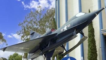 El único caza supersónico que despegaba del mar: usaba esquís acuáticos para volar y EEUU encargó versiones de serie en 1953