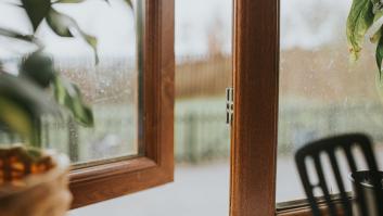 Aire fresco en días calurosos: ¿ventilar a primera hora o ventilación cruzada? ¿ventana cerrada o abatida? ¿qué funciona mejor para refrescar la casa?