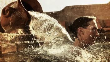 Antes del aire acondicionado, la gente se sentaba sobre bloques de hielo, los abanicaba para refrescarse e incluso los lamía para sobrevivir a las olas de calor