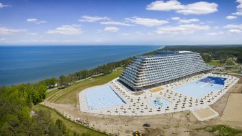 Un hotel con forma de crucero, parque acuático y 1.200 habitaciones de hasta 60 metros cuadrados desata una avalancha de reservas: una petición cada 16 segundos en las primeras horas