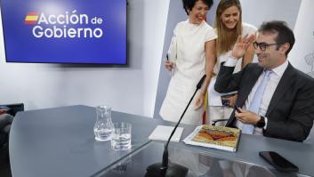 El Gobierno mejora al 2,6% el crecimiento del PIB para 2026 y eleva una décima, al 2,2%, la de 2027
