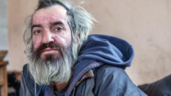 De facturar un millón de euros a vivir en 27 metros cuadrados y cobrar una pensión de 1.021 euros: "Antes iba a hoteles de lujo, ahora como pasta con tomate"