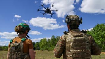 Ucrania entrena en 'la casa de la muerte' a sus futuros pilotos de drones con cursos por 150 euros: "Lo más difícil es volar muy despacio o mantenerse suspendido en el aire"