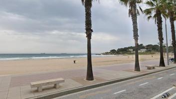 Una persona sin hogar muere arrollada por un vehículo de limpieza mientras dormía en la playa