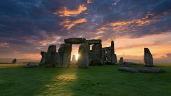 Hallan junto a Stonehenge un monumento 500 años más antiguo que sus grandes piedras y que pudo ser el prototipo de su célebre alineación con el sol
