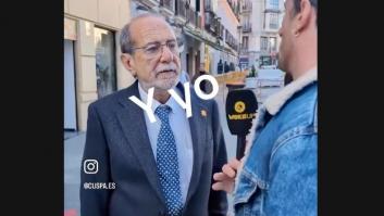 La reacción de un hombre sobre si prefiere que sus impuestos financien la sanidad pública o privada recibe un aplauso unánime