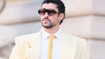 Bad Bunny acapara todas las miradas en París con un traje amarillo mantequilla con guiños a su carrera