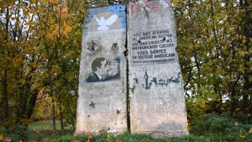 Steve tiene un pedazo del Muro de Berlín de 3,1 metros de altura en su jardín; ahora las autoridades le exigen que lo derribe