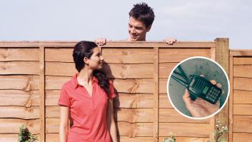 Zoé (25), tatuadora profesional, vive enfrente de la casa de su pareja y se comunican con walkie-talkies: "Nos gusta darnos citas, crear un poco la añoranza"