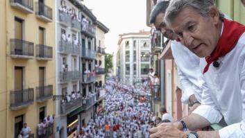 Feijóo asiste al segundo encierro de los Sanfermines y hay cientos de comentarios con lo mismo: "¿Ha pedido el día a cuenta de sus vacaciones?"