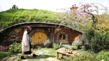 Un financiero levanta con su mujer una granja de 35 hectáreas con cabaña hobbit y tirolina: "Es un poco la colonia de vacaciones para pequeños y mayores"