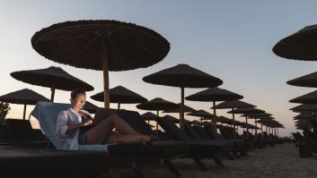 Beatrice, italiana, paga 850 euros por su sombrilla en la playa: "No pueden esperar que gaste 50 euros al día en su restaurante. Bajo mi sombrilla hago lo que quiero"