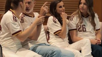 Llama la atención el nombre y el número que lleva Felipe VI en su camiseta de España: "Los fascistas tienen que estar que se tiran de los pelos"