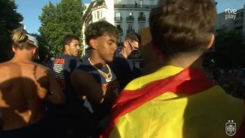 La pancarta que levanta Lamine Yamal sobre Gavi y Paredes va a ser comentada en España y muchísimo más en Argentina