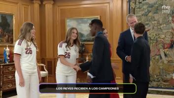 Los reyes reciben a los jugadores de España y llama la atención lo que dice y hace Felipe VI cuando aparece Gavi