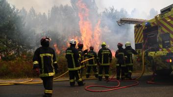 La realidad tras el impactante vídeo de unos bomberos franceses que ha dado la vuelta al mundo: "¿Héroe o temerario?"