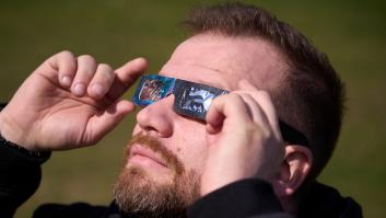 Consejos y recomendaciones para ver y disfrutar del eclipse solar en España con seguridad
