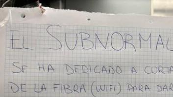El cartel que cuelga un vecino en la comunidad cuando otro corta el cable de la fibra es de película: el final, oro